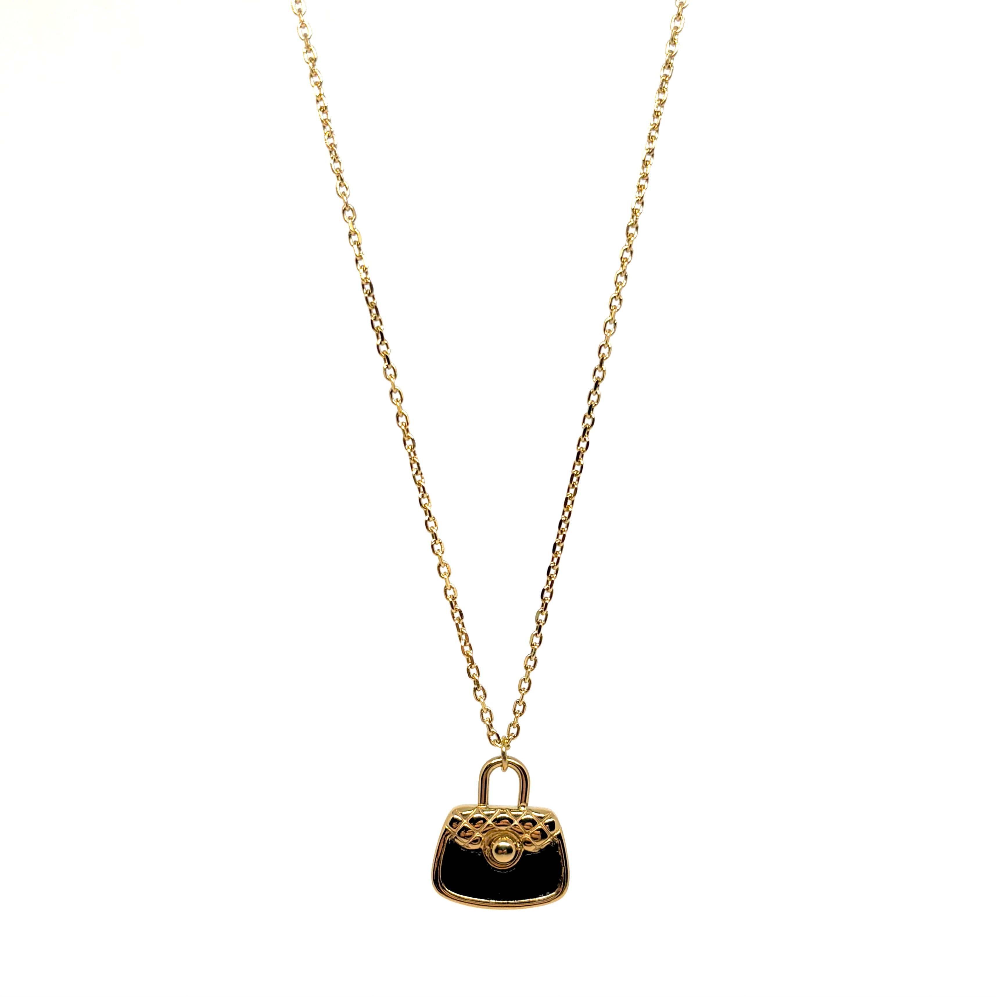 Collier doré pour femme en acier inoxydable avec pendentif en forme de sac à main noir émaillé. Bijou original et tendance, résistant à l’eau et hypoallergénique, au style chic et inspiré de la haute couture